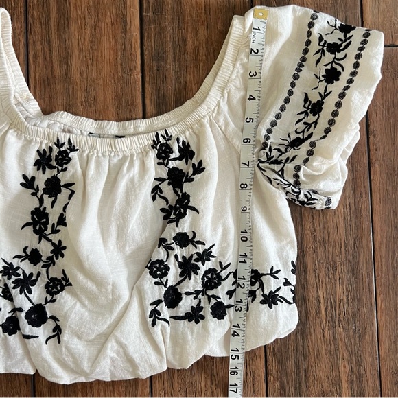 American Eagle Embroidered Crop Top Off Shoulder Festival Boho Small White - Picture 9 of 10